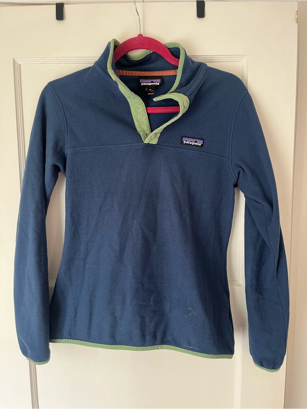 Patagonia Women's Navy Blue Fleece Pullover with Light Green Trim